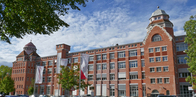 Frontansicht von Schulamtsgebäude
